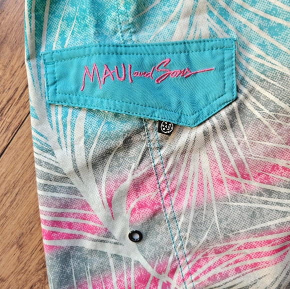 Maui And Sons Board Shorts 4 Way Stretch Men's‎ 32 Multicolor EUC Beach Swimwear - Picture 6 of 7